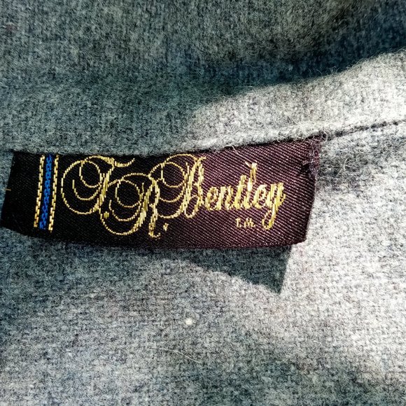 T.R. Bently Women’s Cape Coat in Gray Generously S - Picture 3 of 5